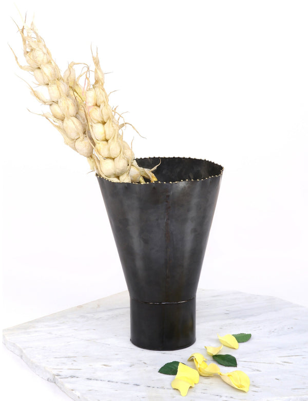 Elan Kesar Flower Vase, Center Piece (Black)